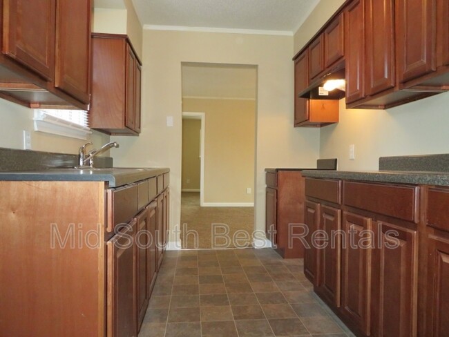 Building Photo - 1458 Russwood Rd