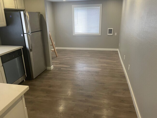 Hardwood Floors - 2037 S 8th St