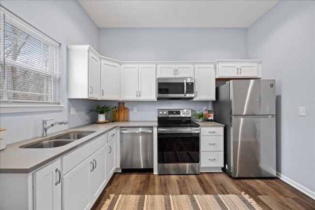 Building Photo - 7417 Isabel Ct