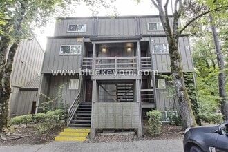 Building Photo - 4 Touchstone Dr