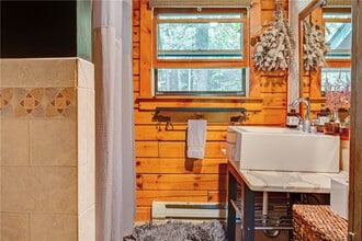 Building Photo - 102 Trails End