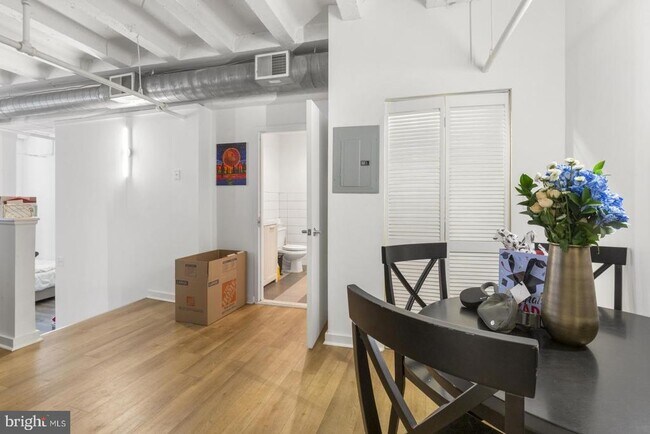 Building Photo - 109 W Wildey St