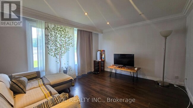Building Photo - 68 Meadowview Ave