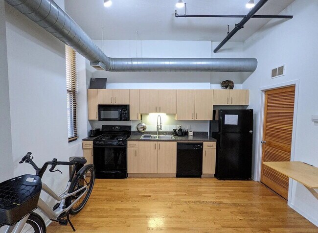 Foto del edificio - Well-Appointed Unit with Quality Finishes