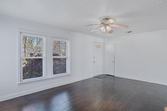 Building Photo - "Charming 2-Bedroom Shreveport Home with Cozy Fireplace & Gleaming Hardwood Floors!"