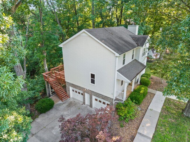 Building Photo - Pet Friendly Three Bedroom!