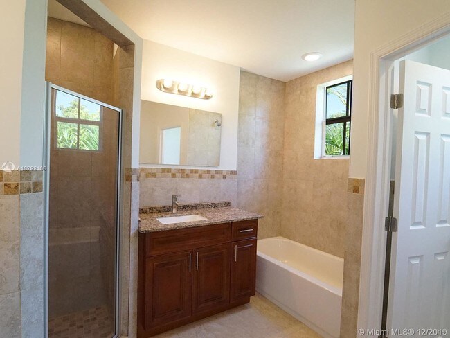 Foto del edificio - 7738 NW 5th St