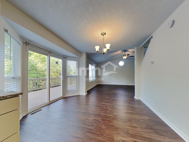 Foto del edificio - 2133 Antoinette Way