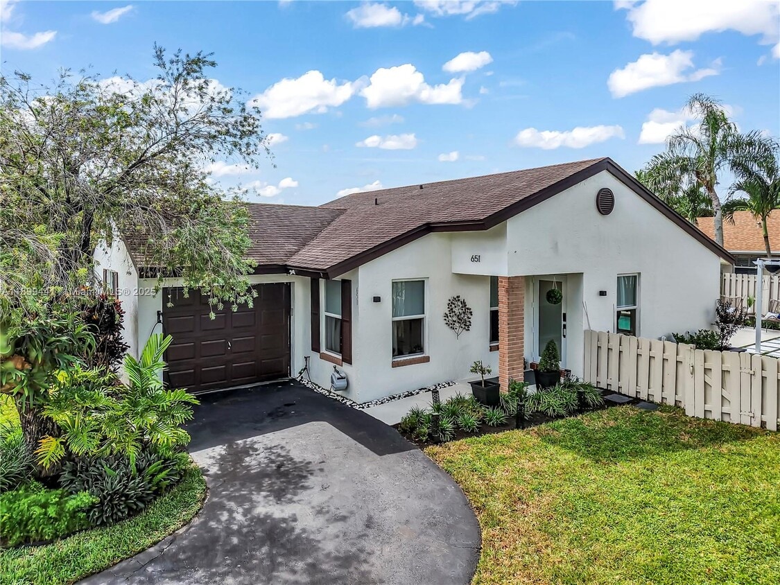 Foto principal - 651 Shiloh Terrace