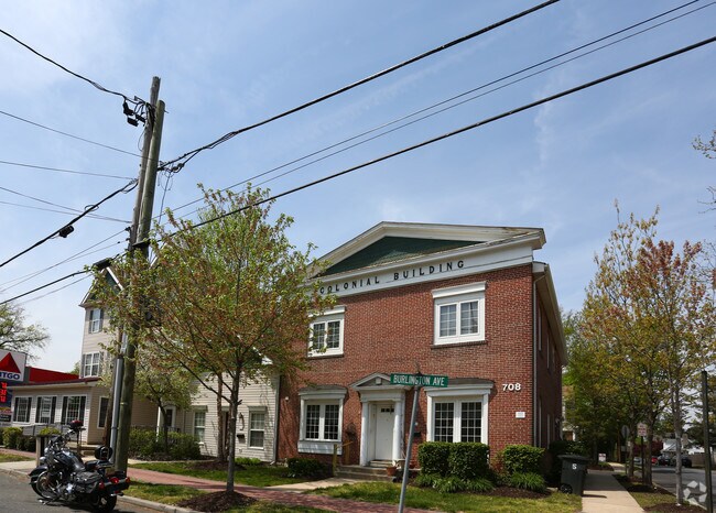 Foto del edificio - 708 Burlington Ave