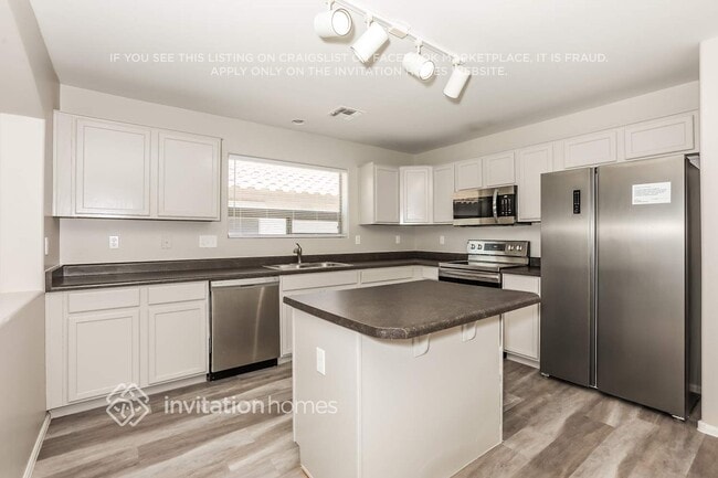 Foto del edificio - 1445 E Shari St