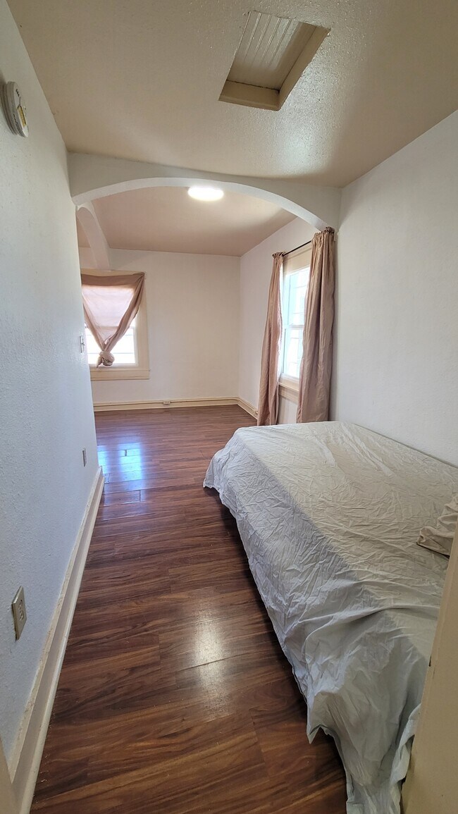 Foto del edificio - 1312 E 4th St