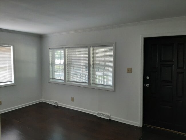 Building Photo - 609 Pearson Dr