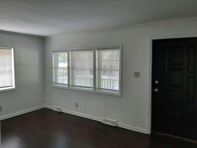 Photo - 609 Pearson Dr House