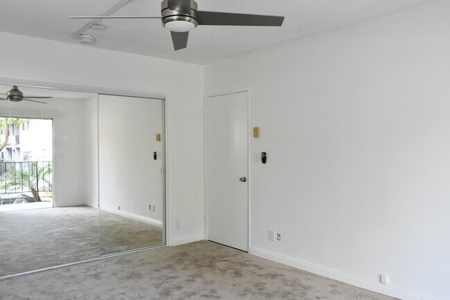 Foto del edificio - 6625 Springpark Ave