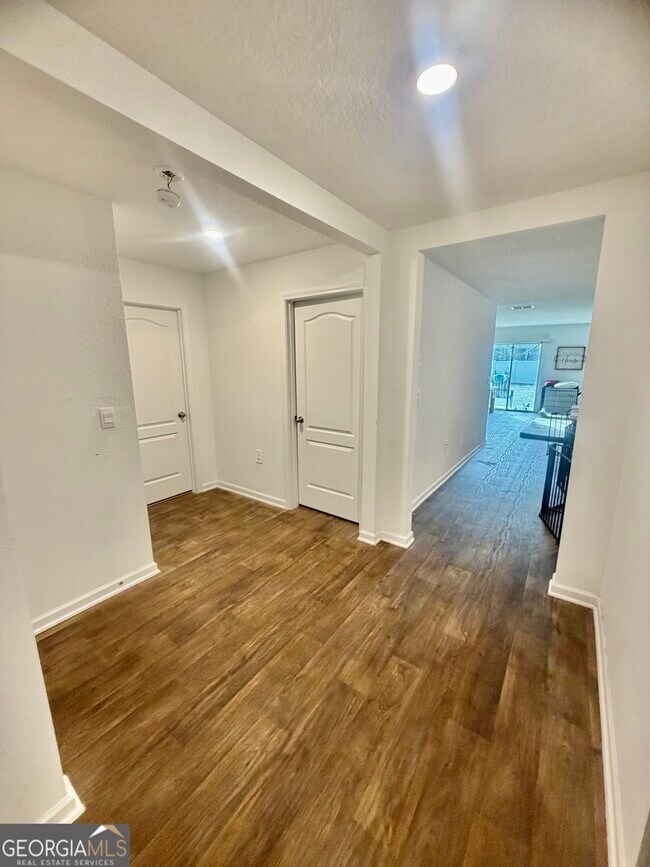 Building Photo - 90 Landing Blvd