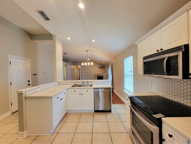 Foto del edificio - 3 bedroom house for rent in NE Tallahassee...