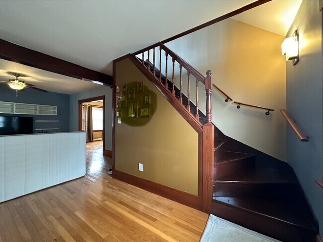Foto del edificio - 49 Bates Ave