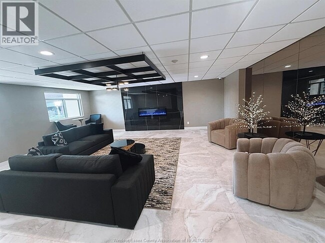 Building Photo - 9099 Riverside Dr E