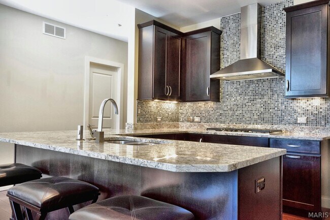 Foto del edificio - 6451 Clayton Rd