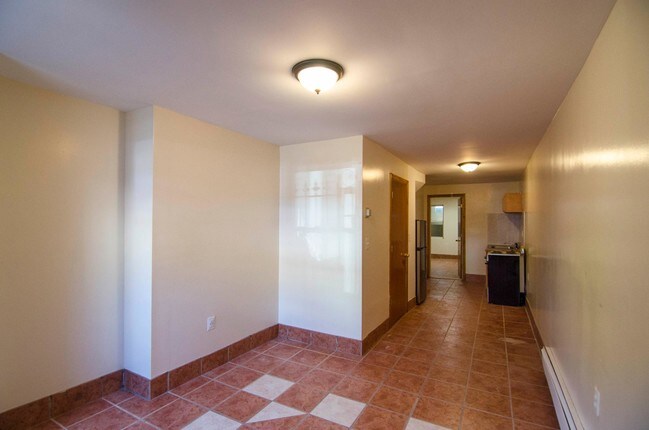 Ground-level apartment - 600 West Side Ave