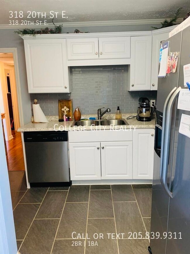 Building Photo - 318 20th E St