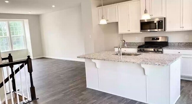 Foto del edificio - 243 Stonehurst Dr