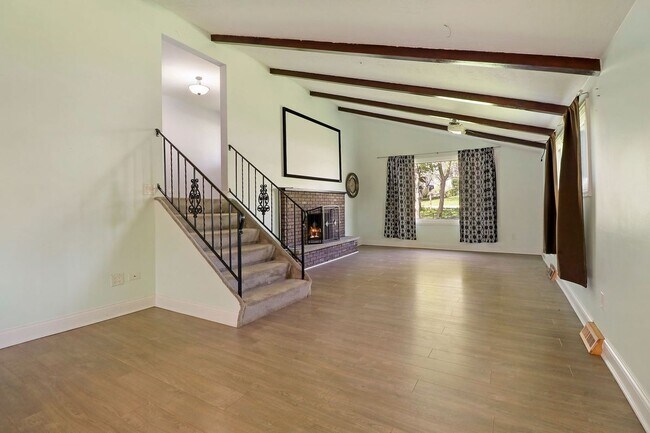 Foto del edificio - 1515 N Pleasant Dr
