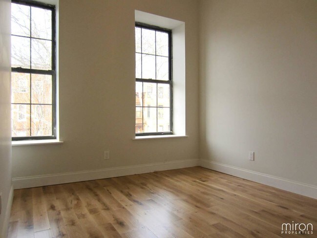 Building Photo - 874 Lafayette Ave