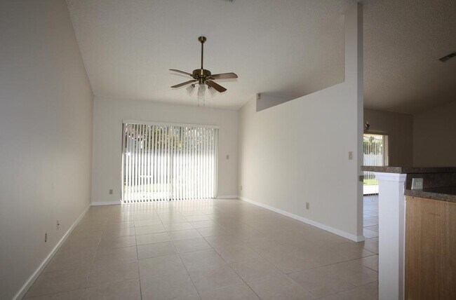 Foto del edificio - 8050 W Country Club Blvd