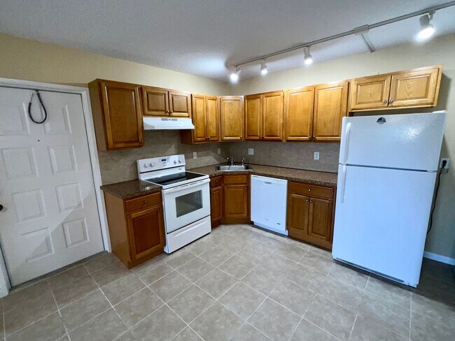 Building Photo - 8203 Sun Spring Cir