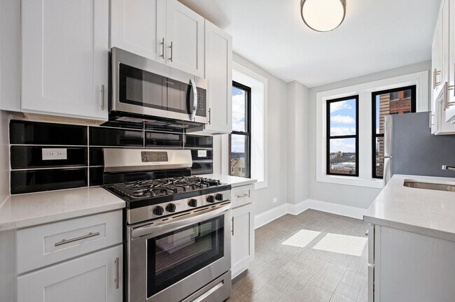 Building Photo - 7000 S South Shore Dr