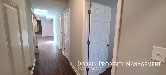 Foto del edificio - Home conveniently located just blocks from...
