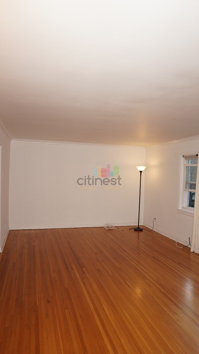 Foto del edificio - 9459 Ridge Blvd