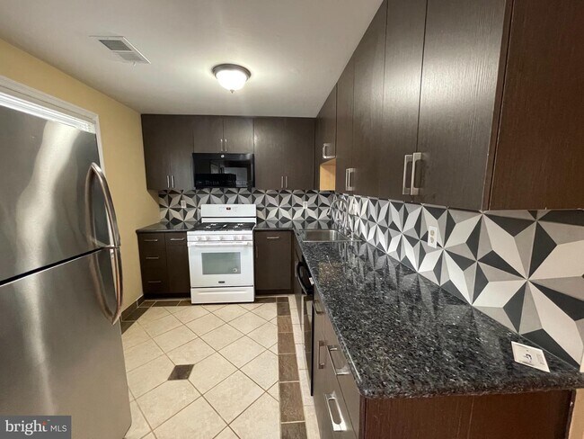 Building Photo - 1421 Potomac Heights Dr