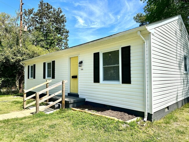 Building Photo - 1005 Glenburnie Rd