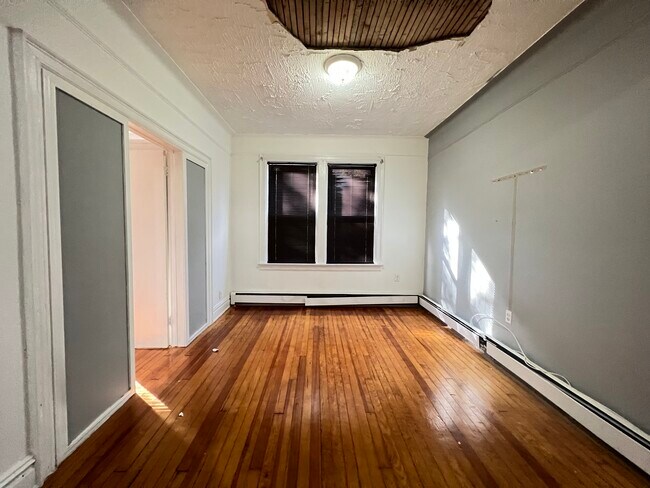 129 Van Nostrand Unit 1R - 125 Van Nostrand Ave