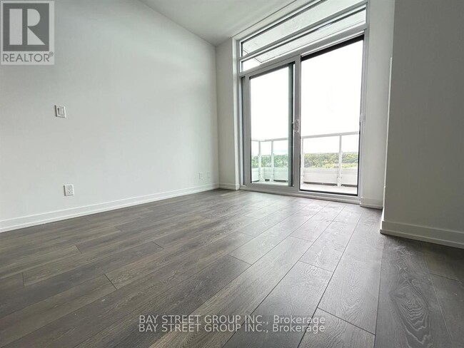 Building Photo - 8 Beverley Glen Blvd