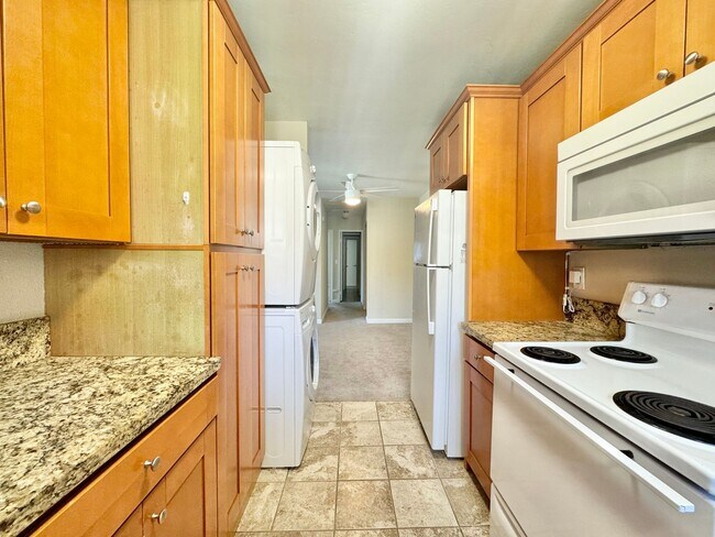 Building Photo - Beautiful 2Bd/1.5Ba Unit With Garage Parki...