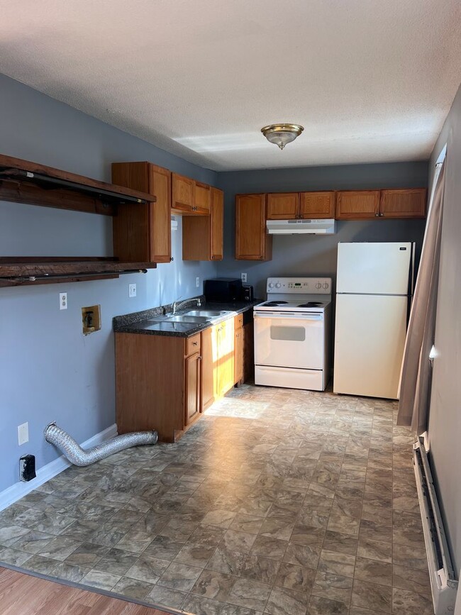 Building Photo - Duplex in Prime Location