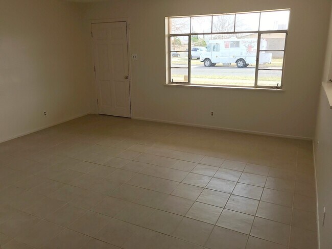 Foto del edificio - Northeast El Paso 3 Bed Refrig A/C w/Mount...