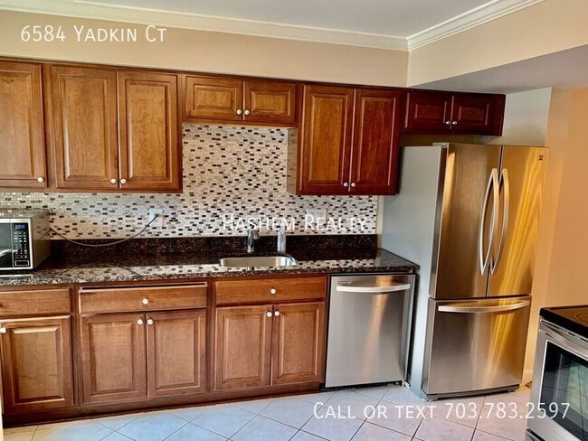 Foto del edificio - 6584 Yadkin Ct