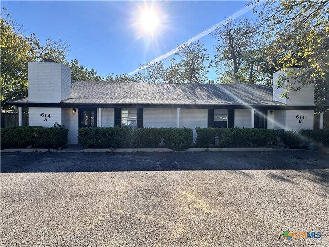 Foto del edificio - 614 Mill St