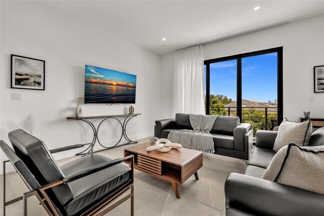 Foto del edificio - 2100 Miami Rd