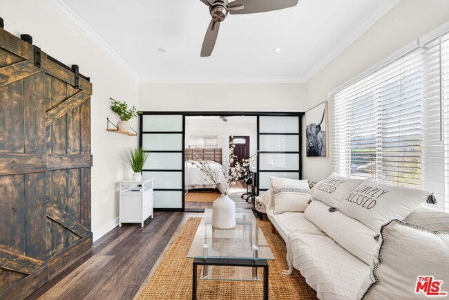 Building Photo - 5919 Lexington Ave