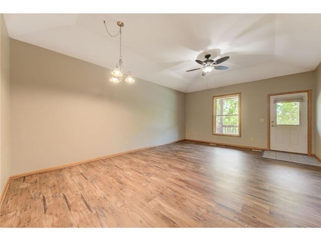 Building Photo - 311 Maple Ave