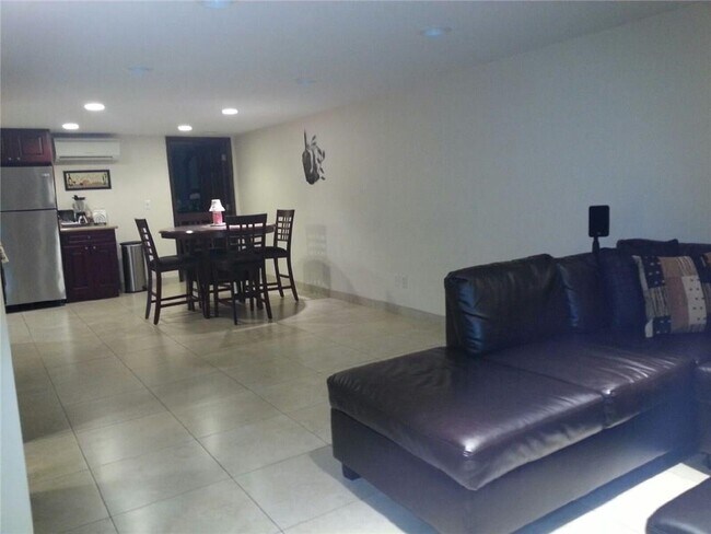 Foto del edificio - 6811-6816 16th Ave