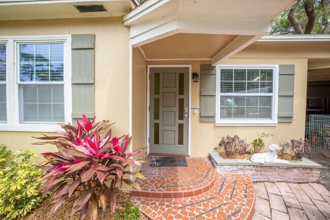 Foto del edificio - 3/2 + Bonus Flex Space- OLD FLORIDA LIVING...