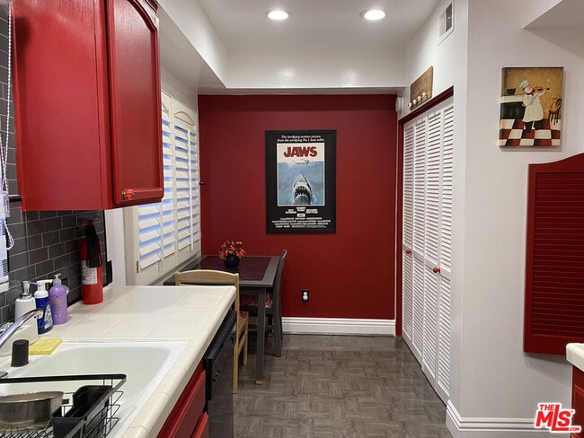 Building Photo - 4260 Cedros Ave