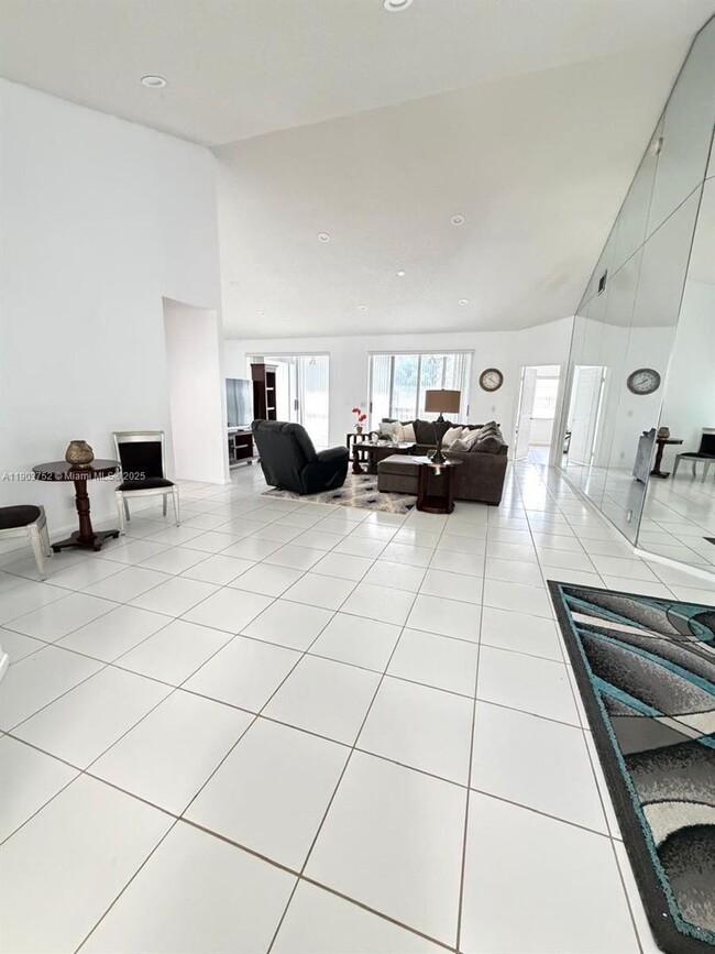 Building Photo - 11690 Briarwood Cir